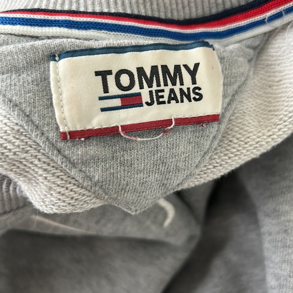 Gray Tommy Crewneck - Picture 4 of 4